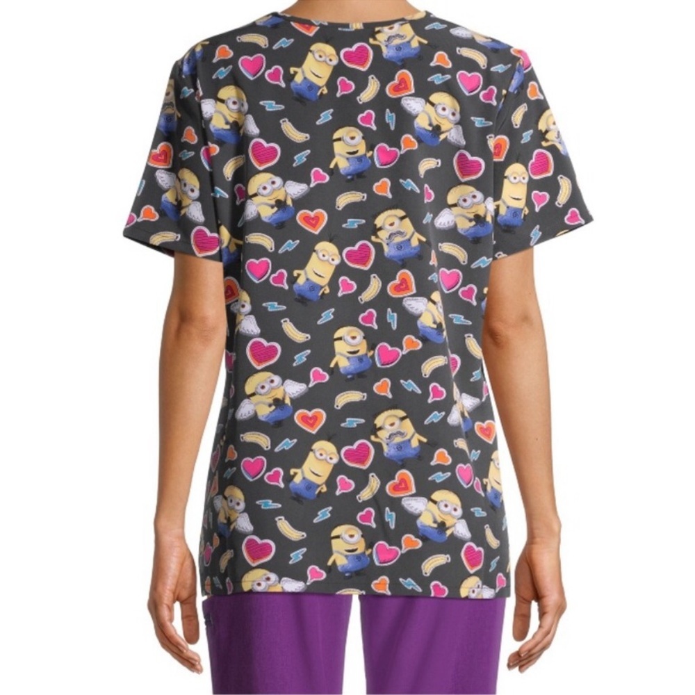 NEW Despicable ME Minion Scrub Top Hearts Banana’s New With Tags Size Large - Picture 2 of 14
